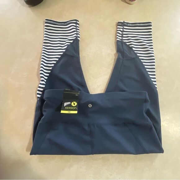 Women’s Xersion yoga Workout crop Capri pants size Medium M navy blue - Picture 3 of 3
